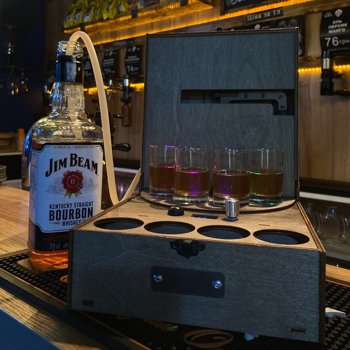 Whiskey drveni točionik – 4 čaše